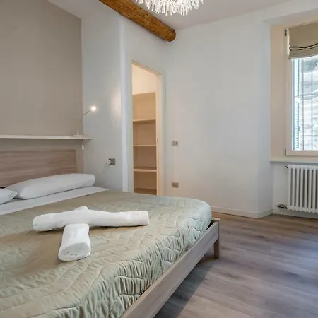 Old Center アパート コモ