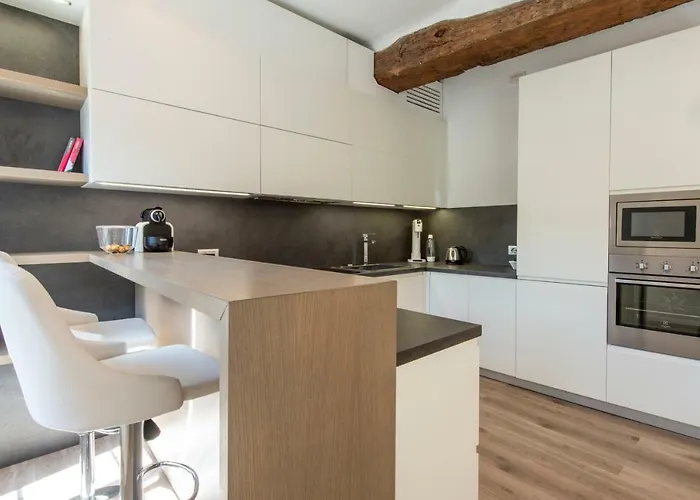 Old Center * קומו